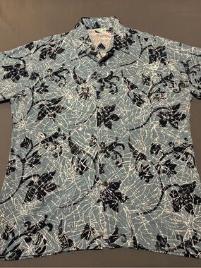 Men’s Hawaiian style button up